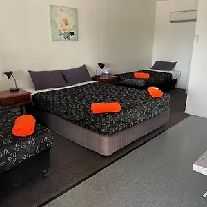 **** Motel Outback Australia
